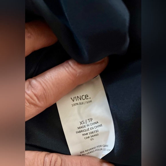 VINCE 2 Tone Navy/Blue Sleeveless Pure Silk Blouse Size XS. Excellent Condition - Picture 5 of 6